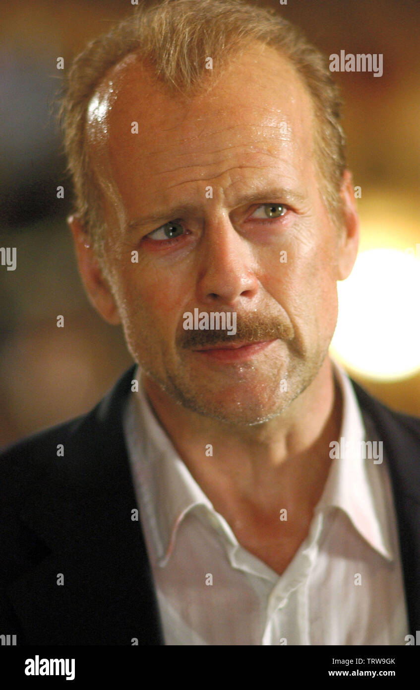 BRUCE WILLIS in 16 BLOCKS (2006). Copyright Editorial use only. No