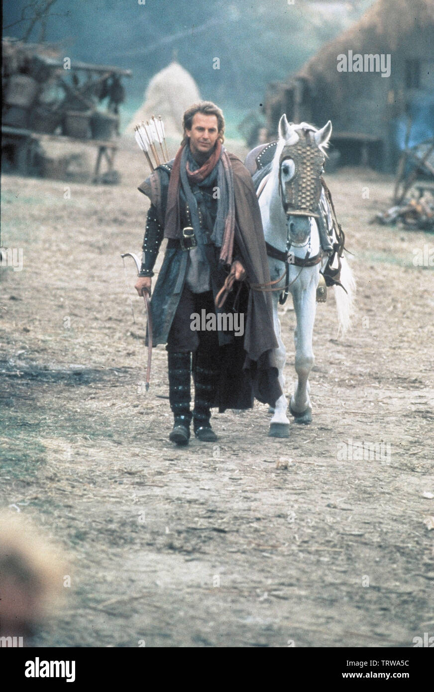 KEVIN COSTNER in ROBIN HOOD: PRINCE OF THIEVES (1991). Copyright: Editorial use only. No merchandising or book covers. This is a publicly distributed handout. Access rights only, no license of copyright provided. Only to be reproduced in conjunction with promotion of this film. Credit: WARNER BROTHERS / Album Stock Photo