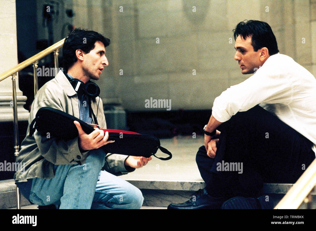 HANK AZARIA and BILLY RAY in SHATTERED GLASS (2003). Copyright: Editorial use only. No merchandising or book covers. This is a publicly distributed handout. Access rights only, no license of copyright provided. Only to be reproduced in conjunction with promotion of this film. Credit: LIONS GATE FILMS / WENK, JONATHAN / Album Stock Photo