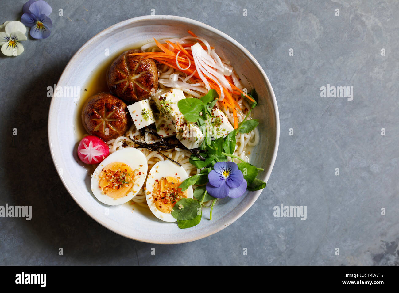 Japanese noodles with egg hires stock photography and images Alamy