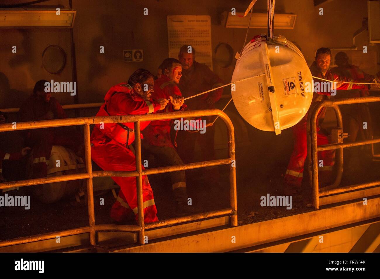 DEEPWATER HORIZON (2016). Copyright: Editorial use only. No merchandising or book covers. This is a publicly distributed handout. Access rights only, no license of copyright provided. Only to be reproduced in conjunction with promotion of this film. Credit: DI BONVENTURA PICTURES/IMAGENATION ABU DHABI FZ/LIONSGATE/ / Album Stock Photo