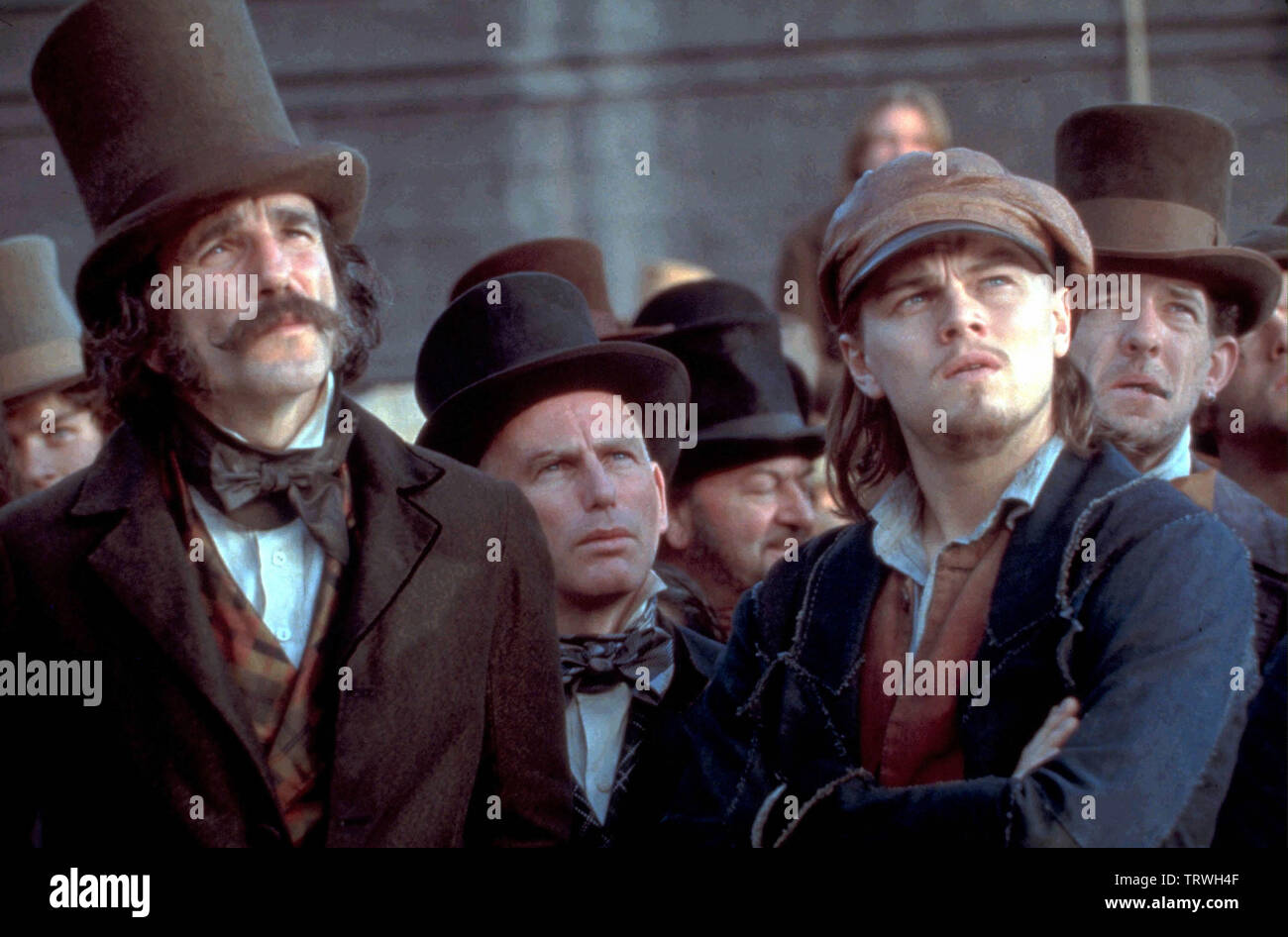 DANIEL DAY-LEWIS and LEONARDO DICAPRIO in GANGS OF NEW YORK (2002). Copyright: Editorial use only. No merchandising or book covers. This is a publicly distributed handout. Access rights only, no license of copyright provided. Only to be reproduced in conjunction with promotion of this film. Credit: MIRAMAX / Album Stock Photo