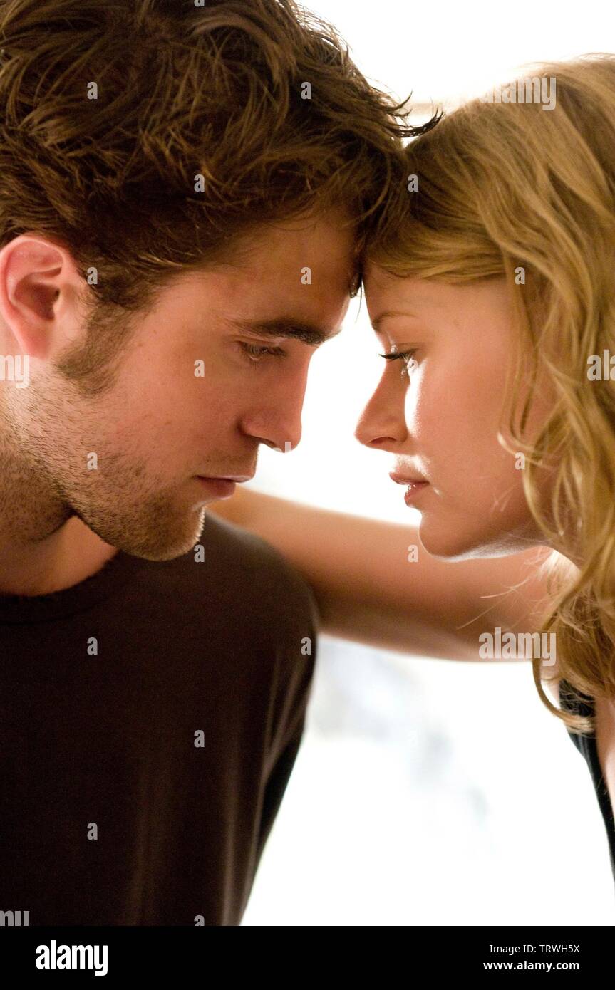 Robert Pattinson And Emilie De Ravin In Remember Me 10 Copyright Editorial Use Only No Merchandising Or Book Covers This Is A Publicly Distributed Handout Access Rights Only No License Of Copyright