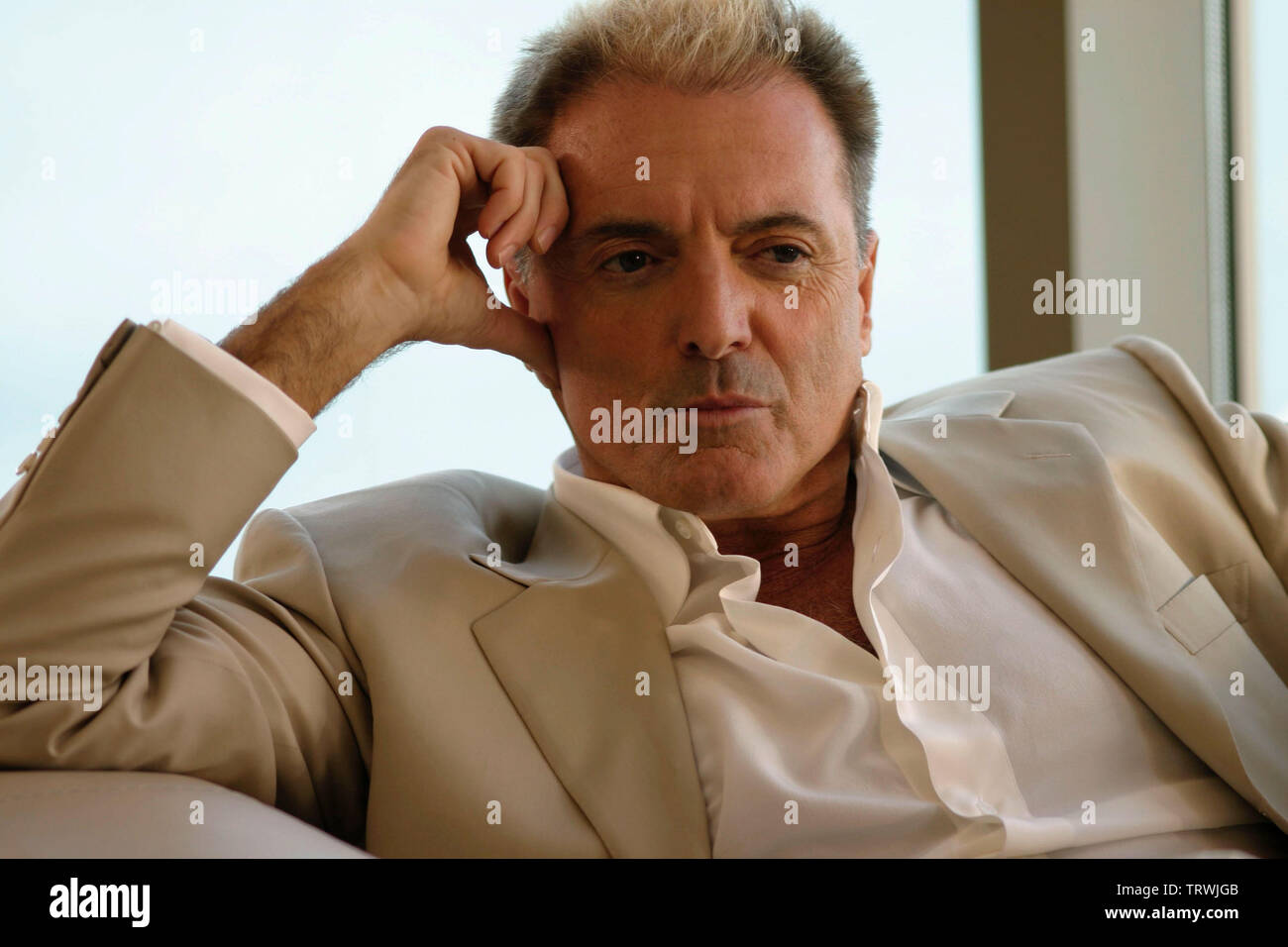 ARMAND ASSANTE in TWO FOR THE MONEY (2005). Copyright: Editorial use only. No merchandising or book covers. This is a publicly distributed handout. Access rights only, no license of copyright provided. Only to be reproduced in conjunction with promotion of this film. Credit: UNIVERSAL PICTURES / Album Stock Photo