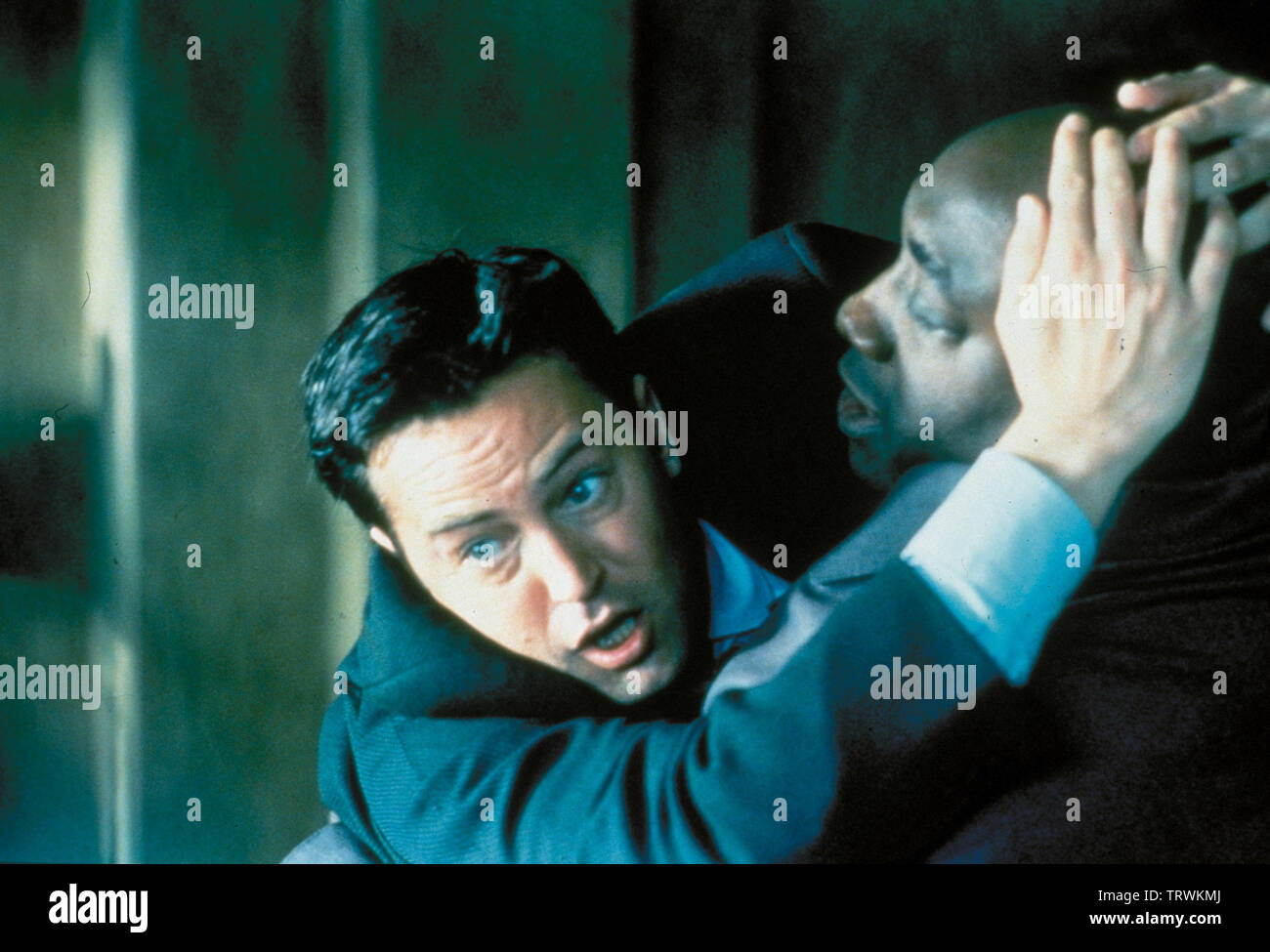 MICHAEL CLARKE DUNCAN and MATTHEW PERRY in THE WHOLE NINE YARDS (2000). Copyright Editorial use