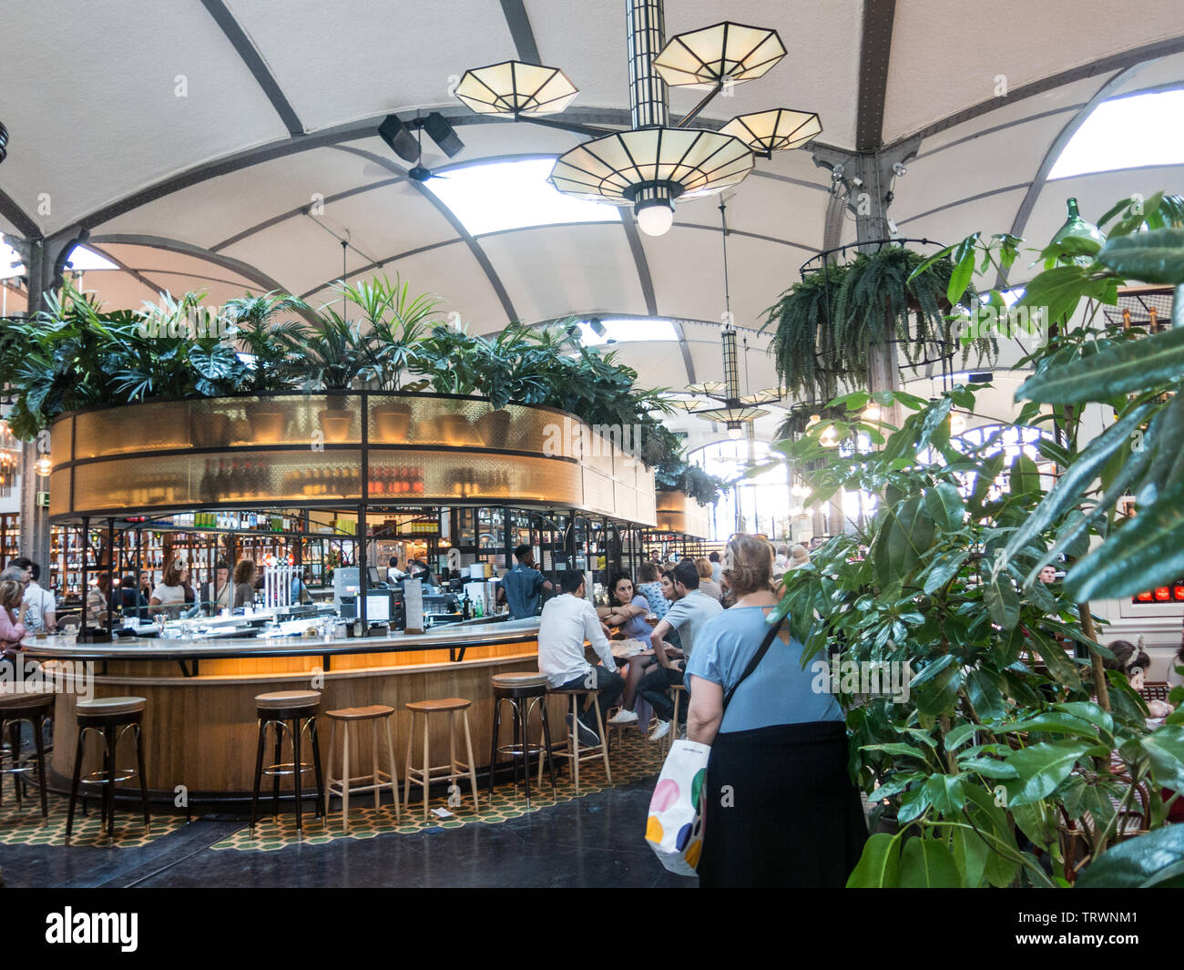 BARCELONA, SPAIN - APRIL 21, 2018: Historical galleries in the Paseo de gracia of Barcelona, where there are many bars and restaurants to eat all kind Stock Photo