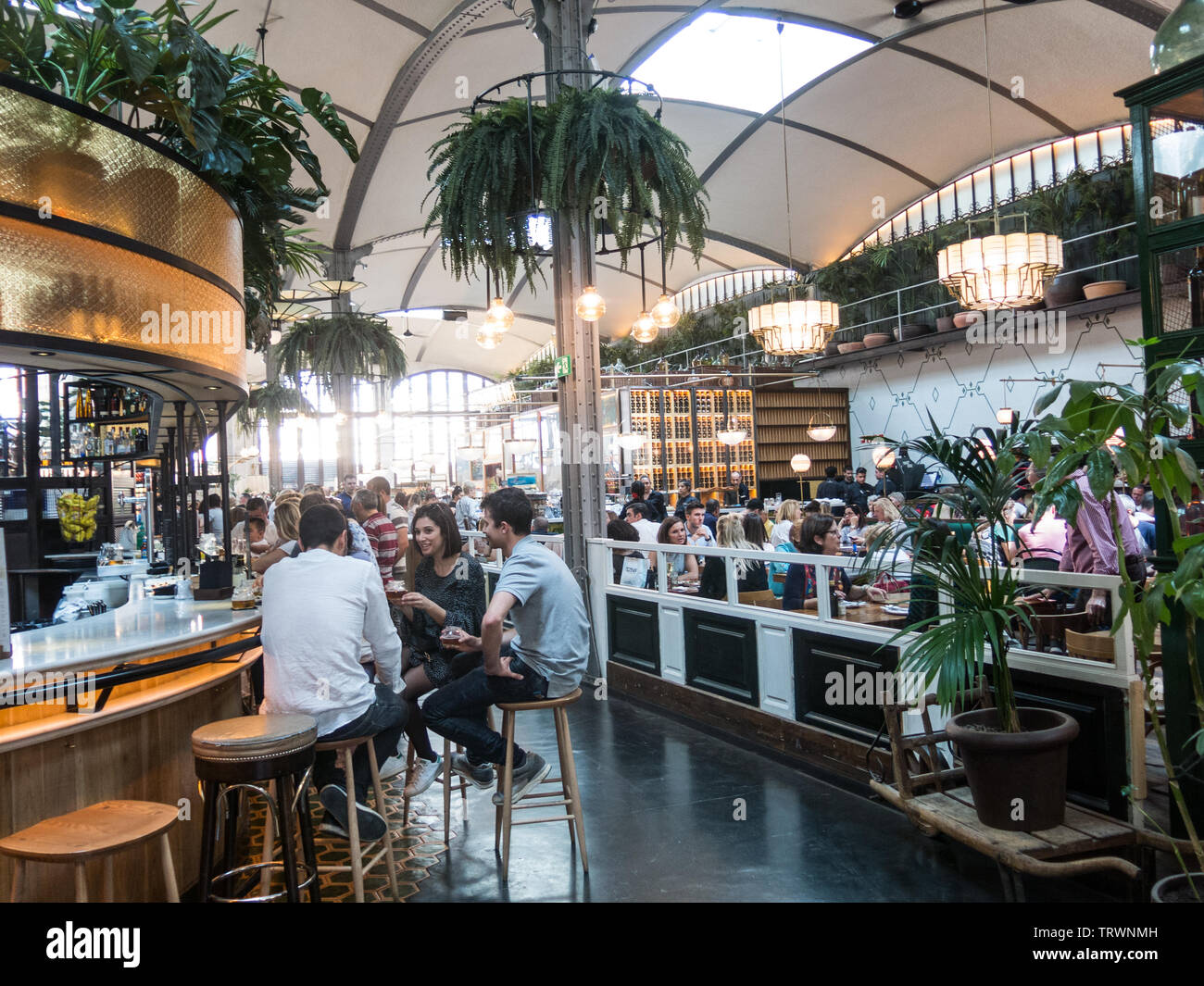 BARCELONA, SPAIN - APRIL 21, 2018: Historical galleries in the Paseo de gracia of Barcelona, where there are many bars and restaurants to eat all kind Stock Photo
