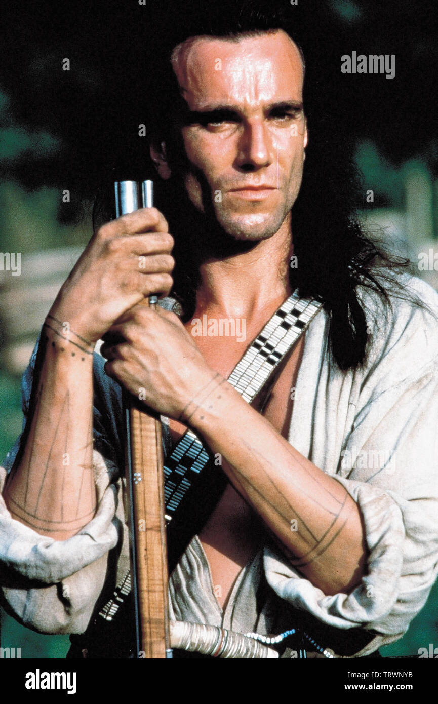DANIEL DAY-LEWIS in THE LAST OF THE MOHICANS (1992). Copyright: Editorial  use only. No merchandising or book covers. This is a publicly distributed  handout. Access rights only, no license of copyright provided., image size:865x1390