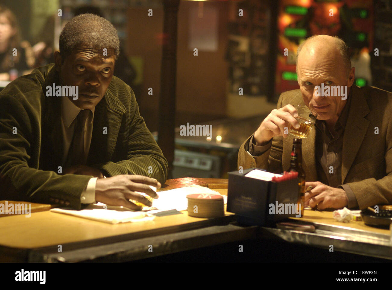 ED HARRIS and SAMUEL L. JACKSON in CLEANER (2007). Copyright: Editorial use only. No merchandising or book covers. This is a publicly distributed handout. Access rights only, no license of copyright provided. Only to be reproduced in conjunction with promotion of this film. Credit: ANONYMOUS CONTENT / Album Stock Photo