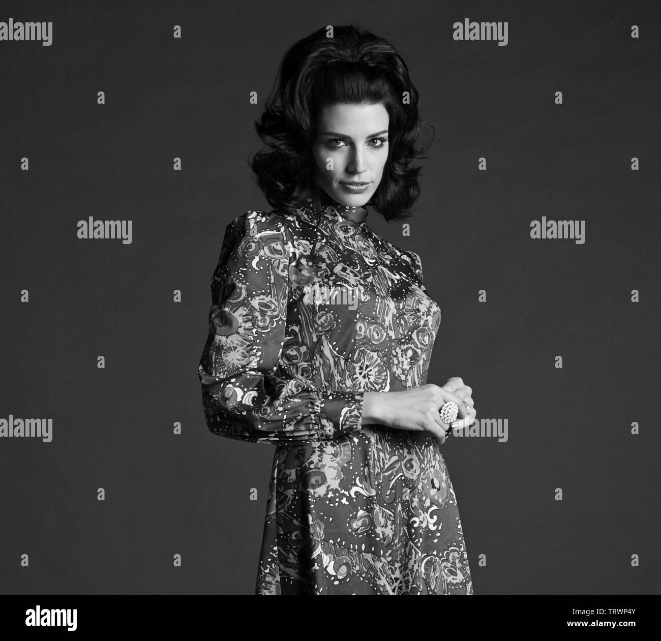 JESSICA PARE in MAD MEN (2007). Copyright: Editorial use only. No merchandising or book covers. This is a publicly distributed handout. Access rights only, no license of copyright provided. Only to be reproduced in conjunction with promotion of this film. Credit: AMERICAN MOVIE CLASSICS (AMC)/RADICAL MEDIA / Album Stock Photo