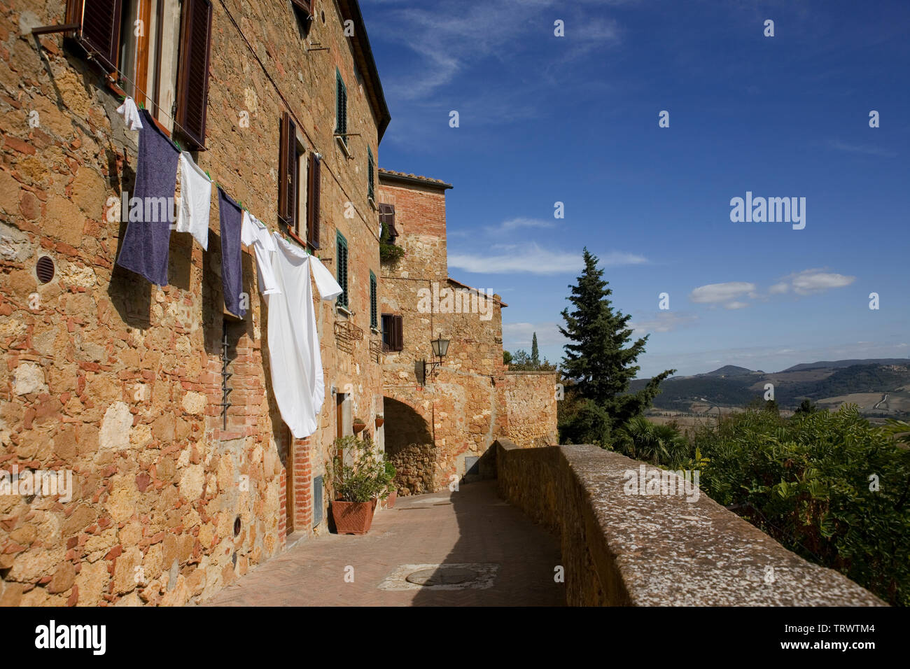Via del Casello, Pienza, Tuscany, Italy: the street round the southern walls of the old town (Passeggiata Panoramica), with views over the Val d'Orcia Stock Photo