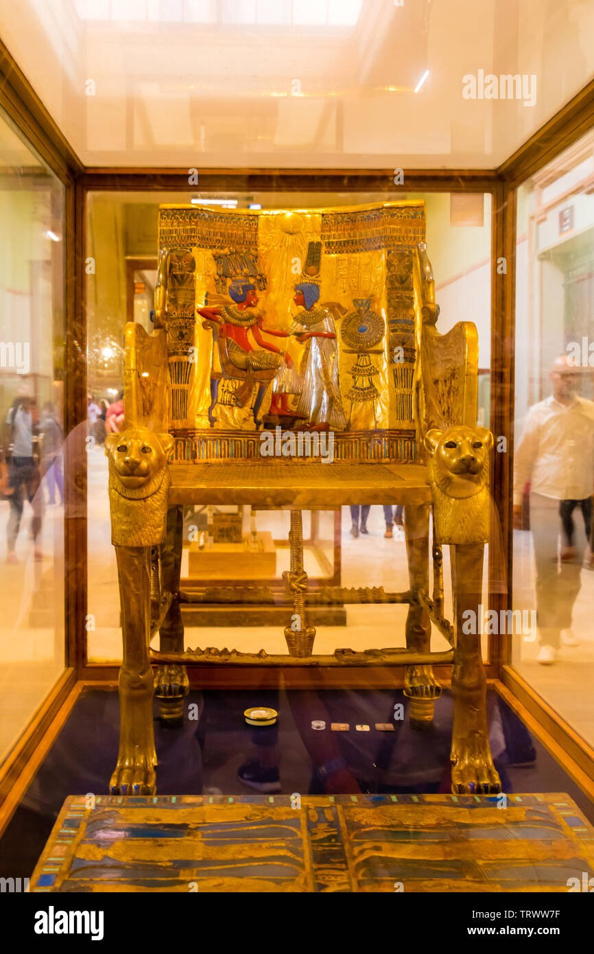 Tutankhamun throne hi-res stock photography and images - Alamy