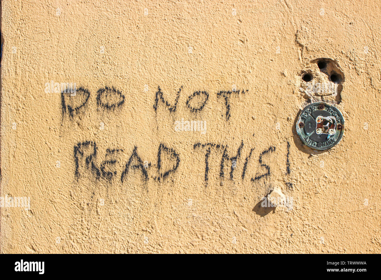 Do not read this. Self-reference paradox on yellow wall in Helsinki, Finland. Stock Photo