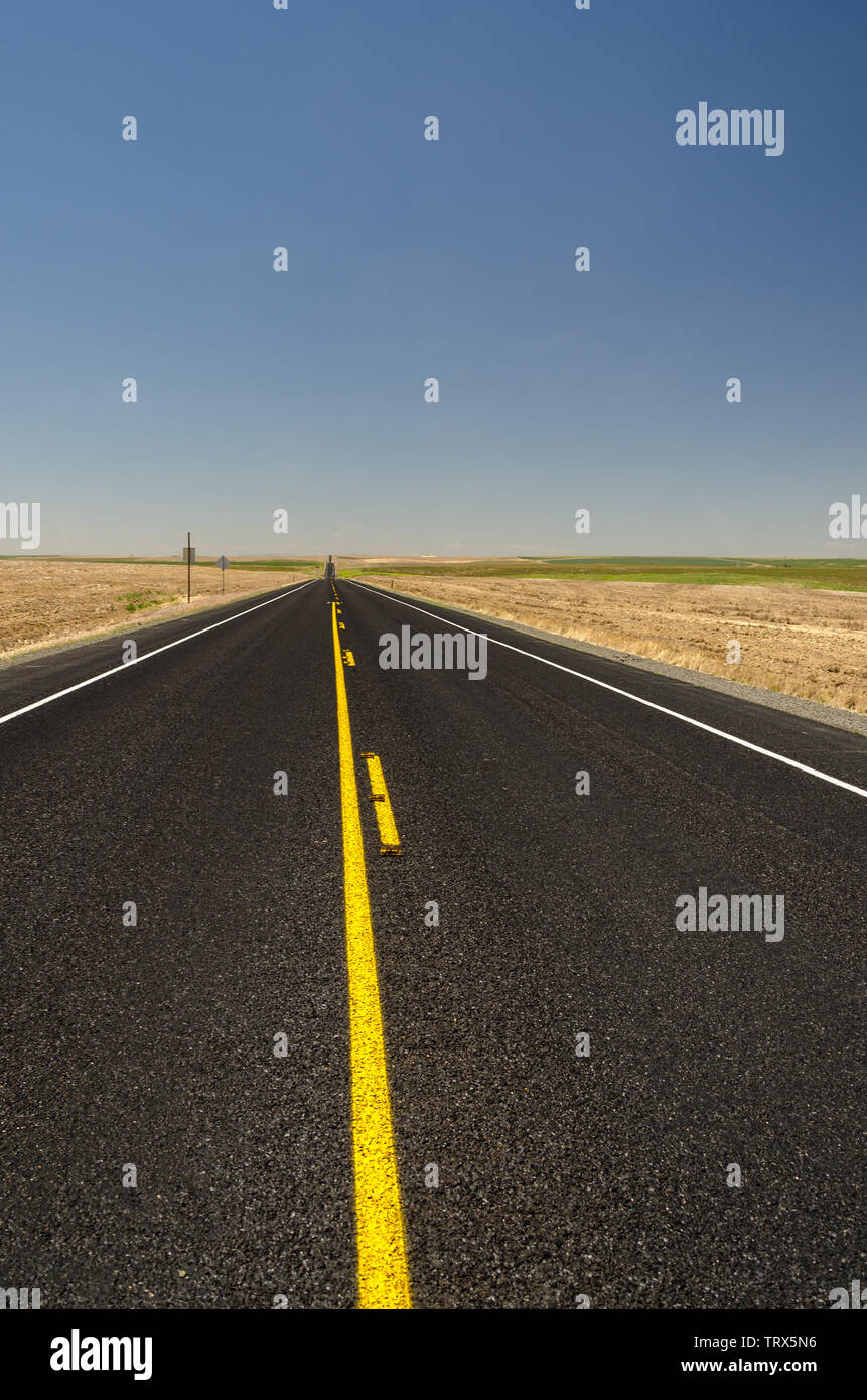 yellow lines on a empty highway usa Stock Photo Alamy