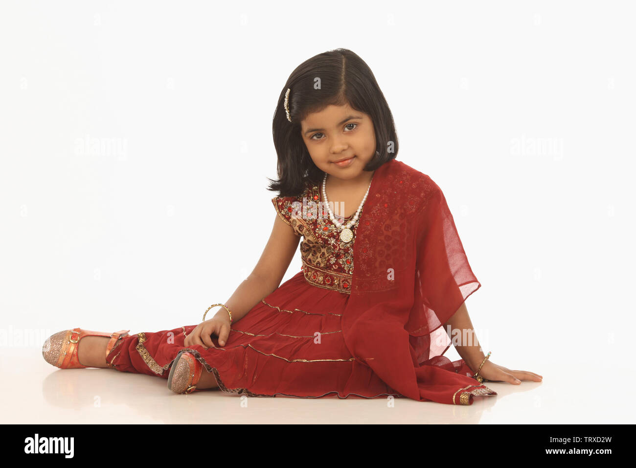 Portrait of a girl sitting on the floor Stock Photo - Alamy