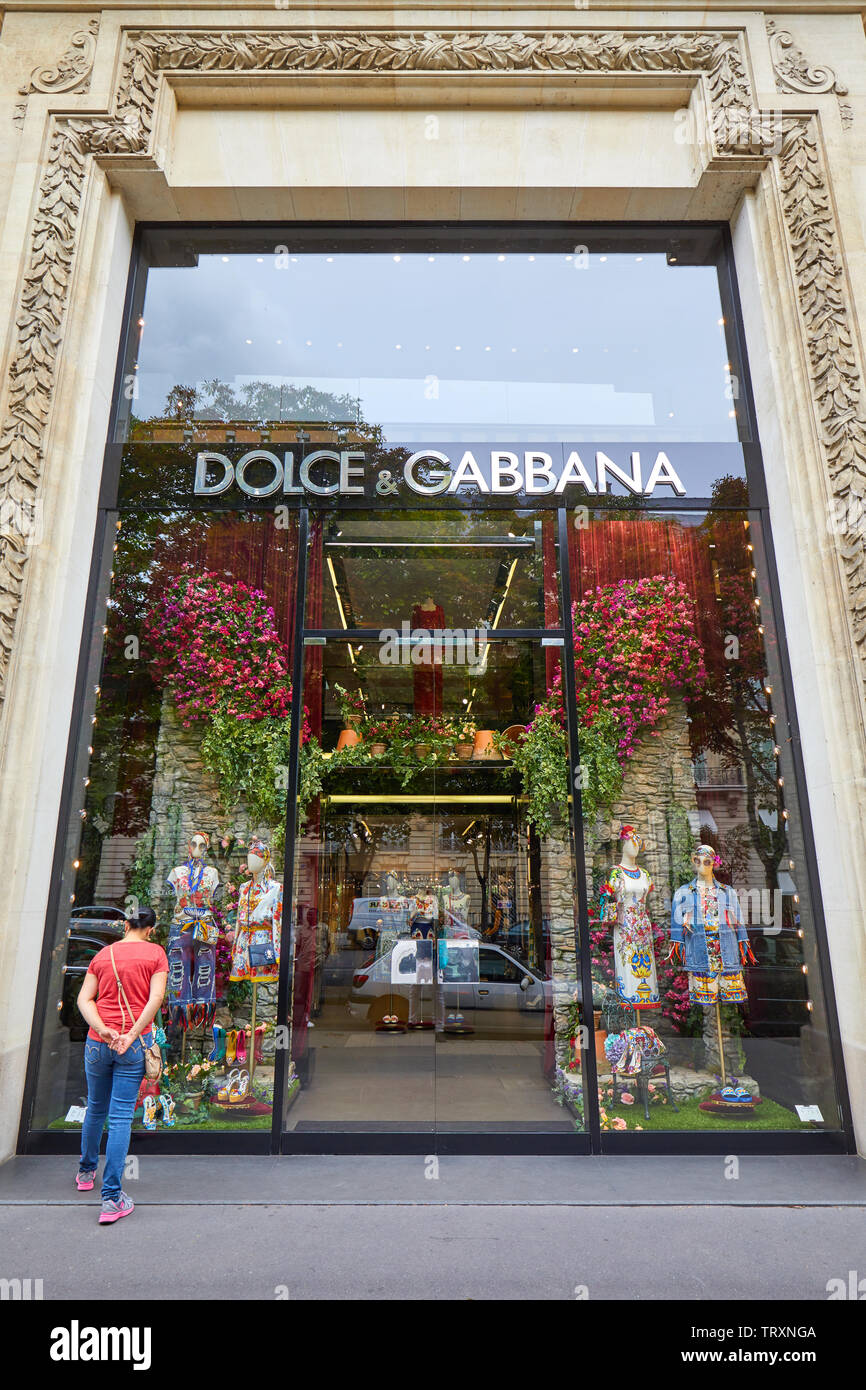 PARIS, FRANCE - JULY 22, 2017: Dolce and Gabbana fashion luxury store in  avenue Montaigne in Paris, France Stock Photo - Alamy