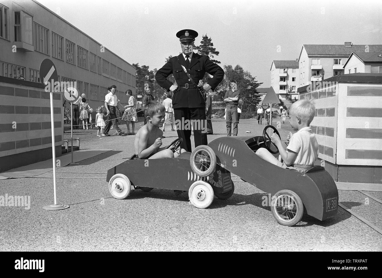 Voiture à pédales Banque d'images noir et blanc - Alamy