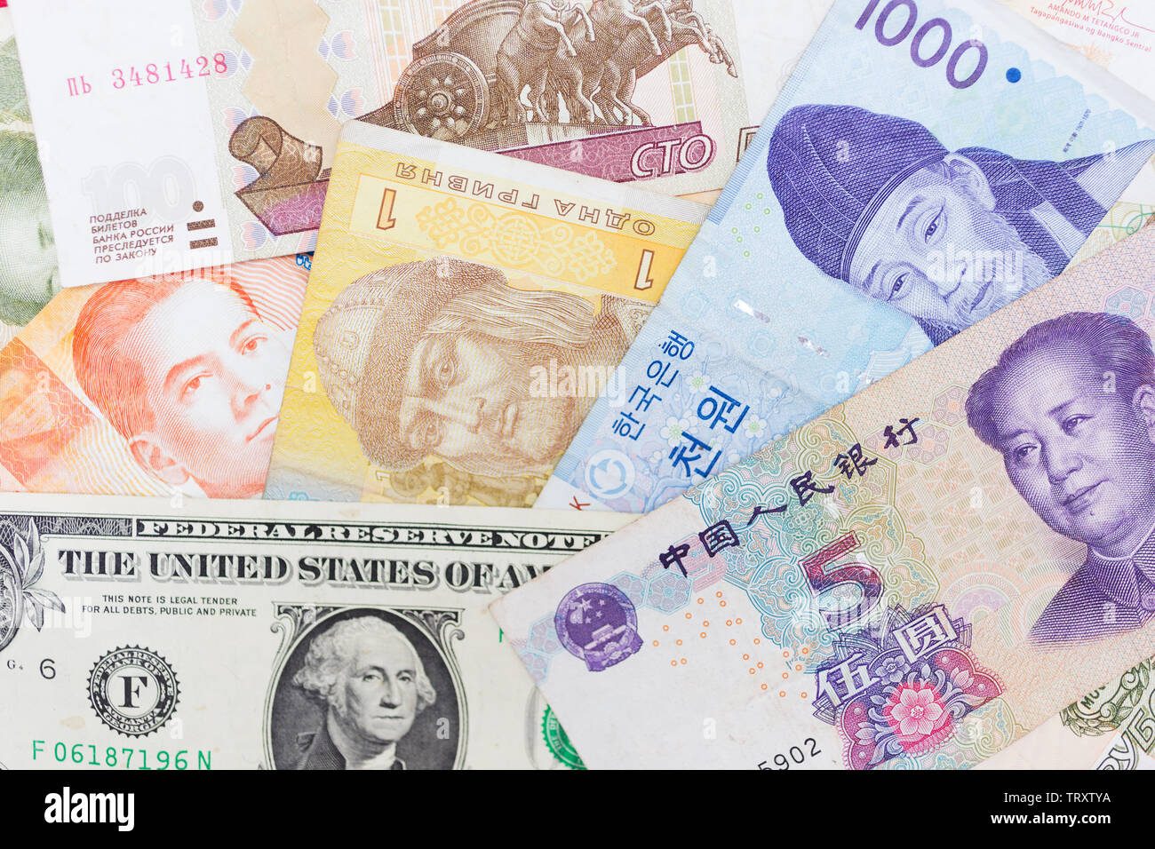Money exchanging hi-res stock photography and images - Alamy