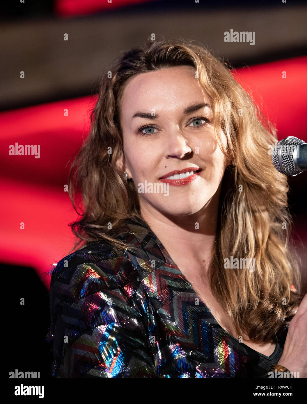 Sunny Ozell Live Red Rooster 2019 Stock Photo - Alamy