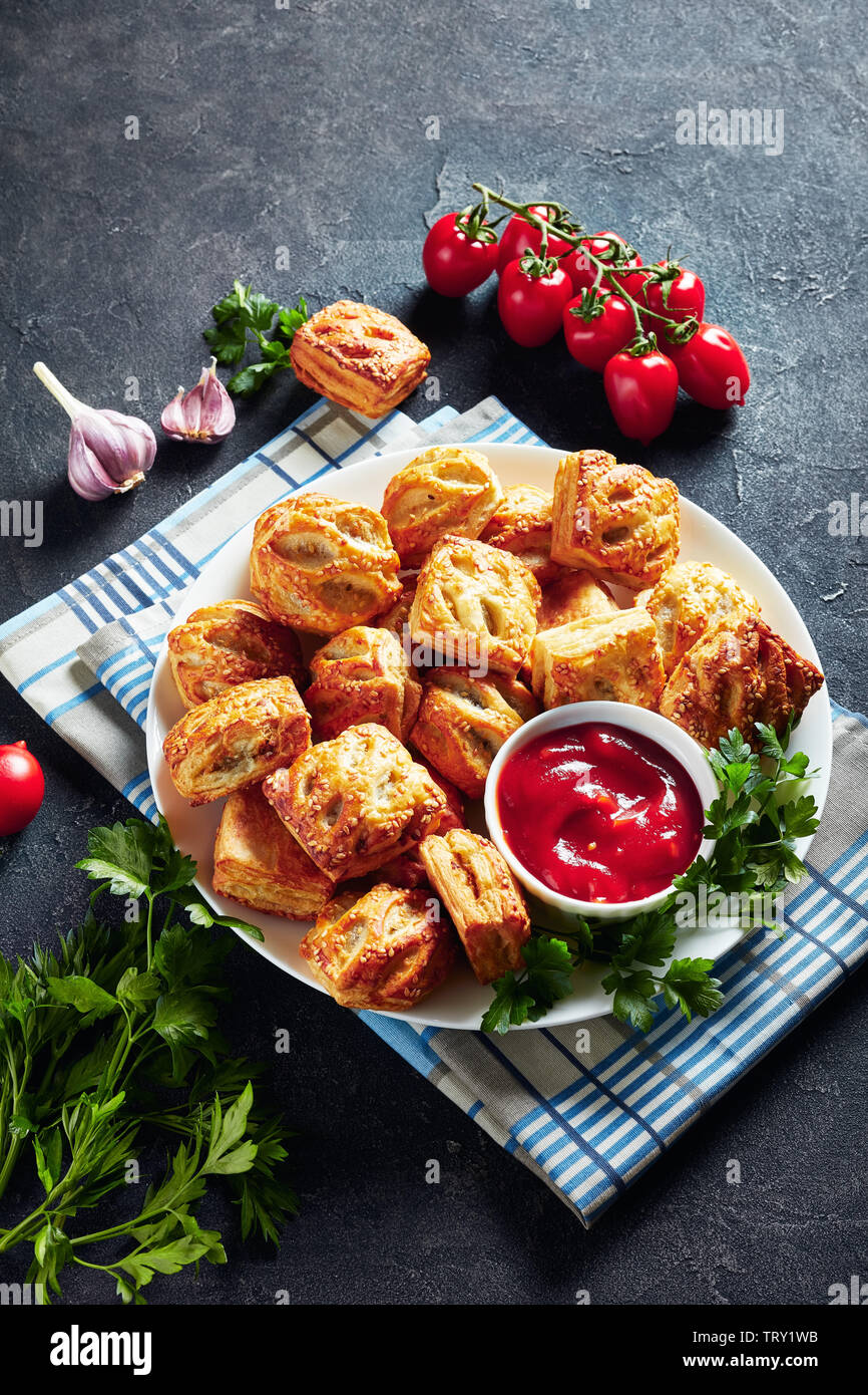 Puff pastry rolls with minced chicken meat and mushrooms served with