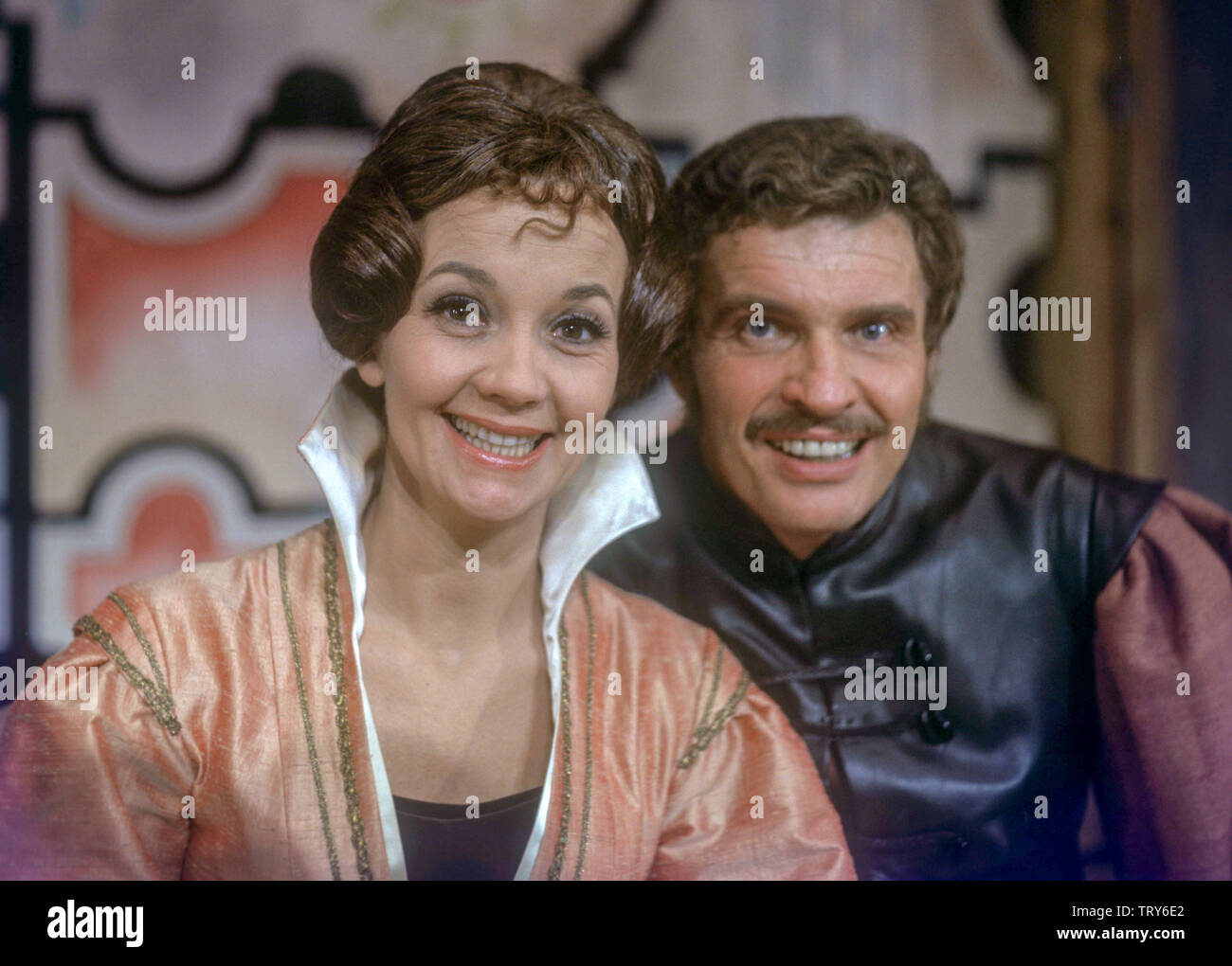 Liselotte Pulver and husband Harald Schmid on 22 January 1970. The couple is on tour with the Shakespeare comedy play 'The Taming of the Shrew'. Swiss actress Lilo Pulver was born on 11 October 1929 in Bern. | usage worldwide Stock Photo