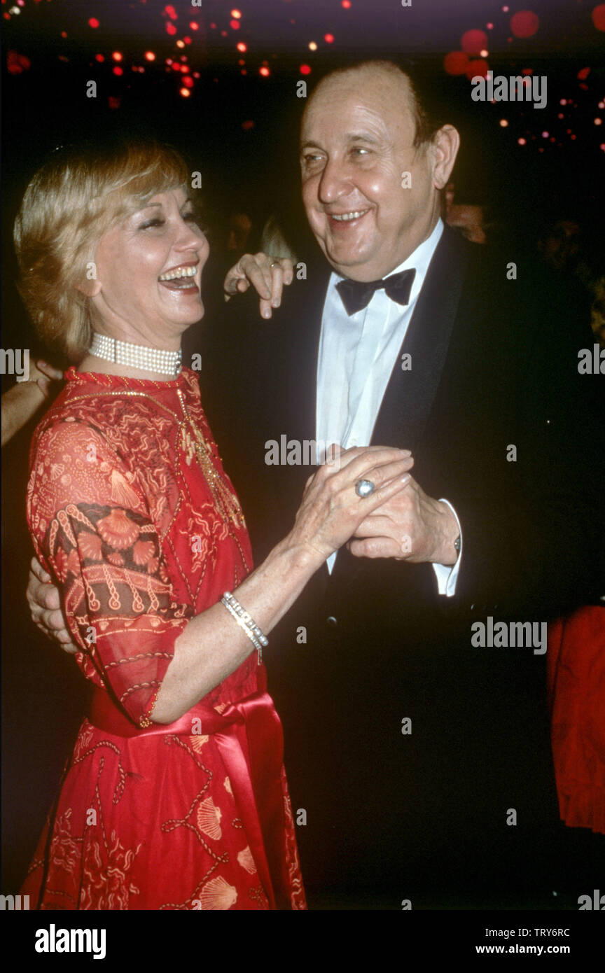 Lilo Pulver and German Foreign Minister Hans-Dietrich Genscher (FDP) at the German Film Ball in Munich on 18 January 1986. Swiss actress Lilo Pulver was born on 11 October 1929 in Bern. | usage worldwide Stock Photo