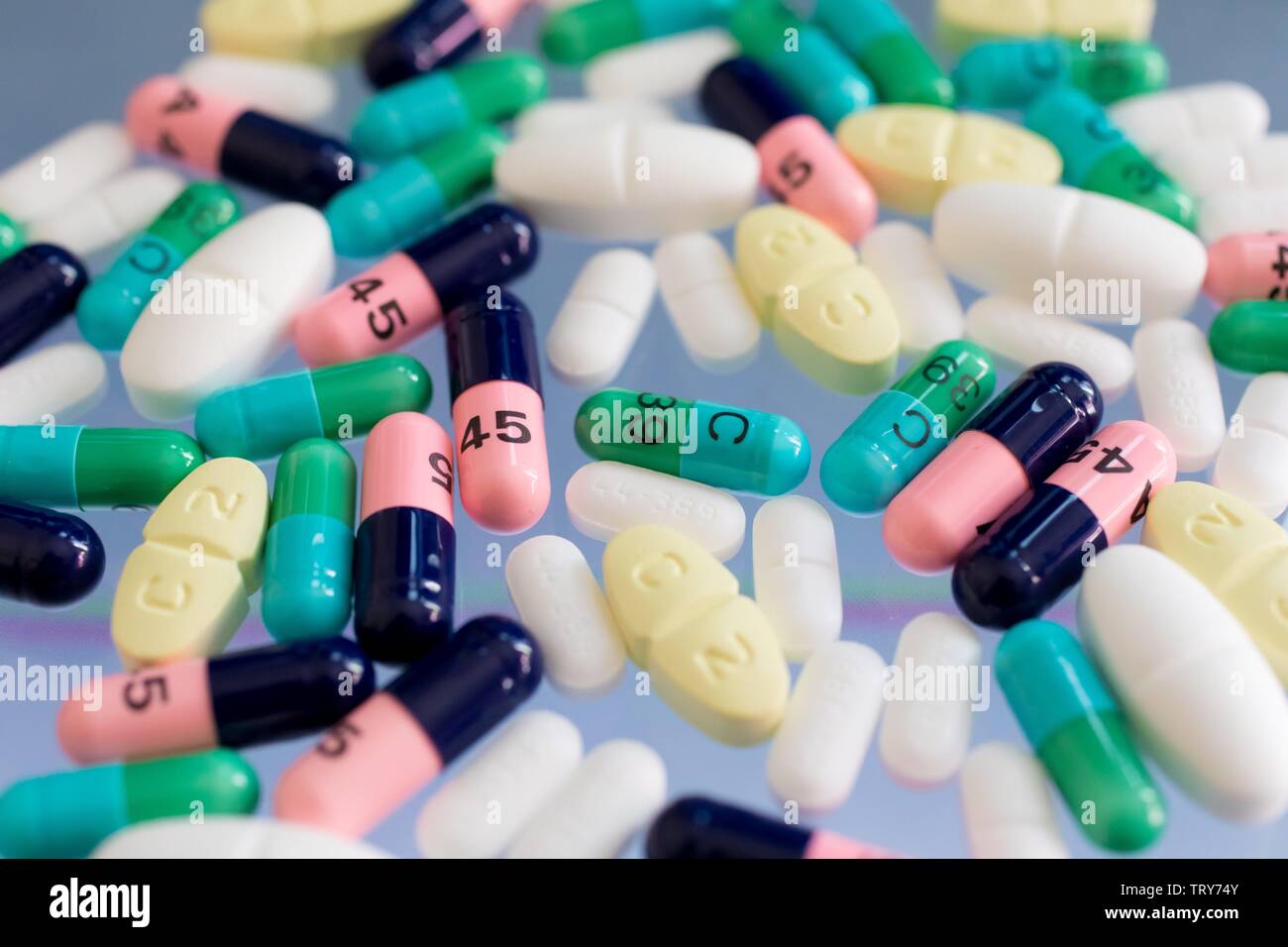 Clindamycin Capsules (green), Clarithromycin coated tablets, Ibuprofen