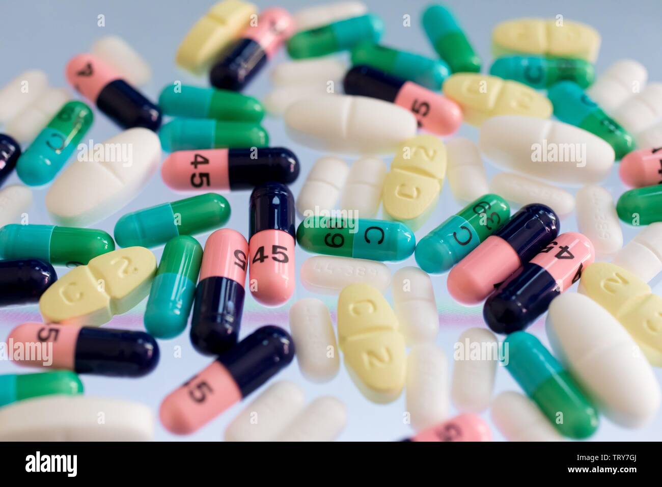 Clindamycin Capsules (green), Clarithromycin coated tablets, Ibuprofen
