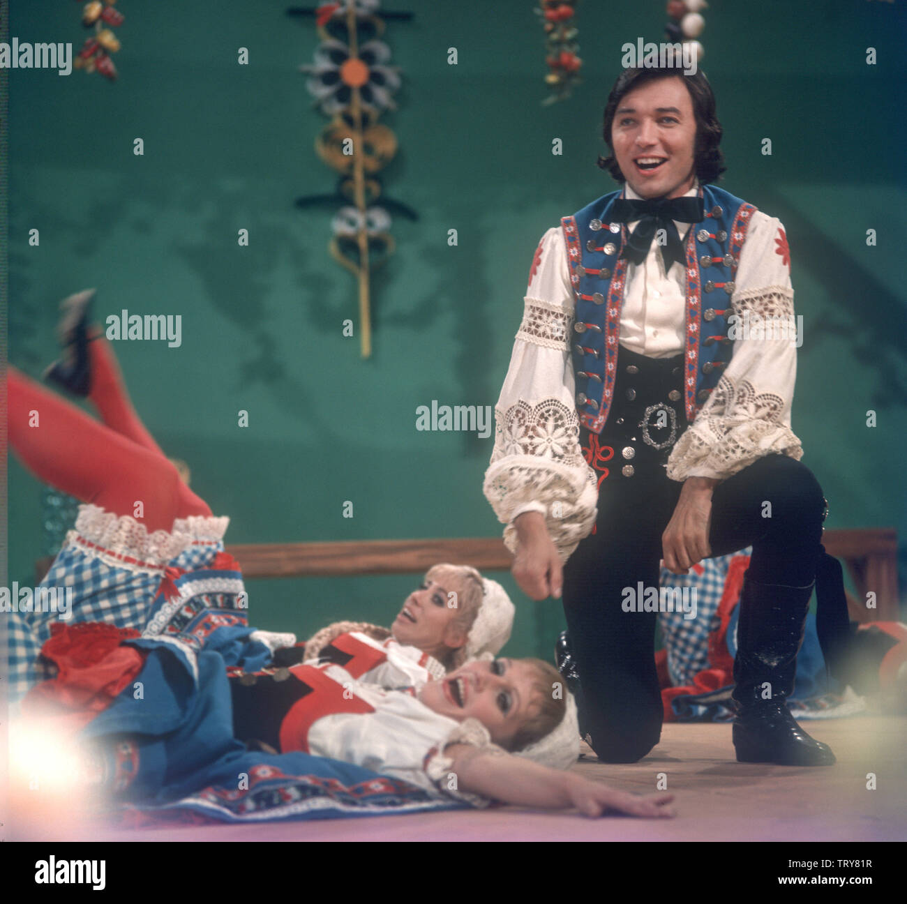 Singer Karel Gott with dancers of the ZDF-Ballet during the recording