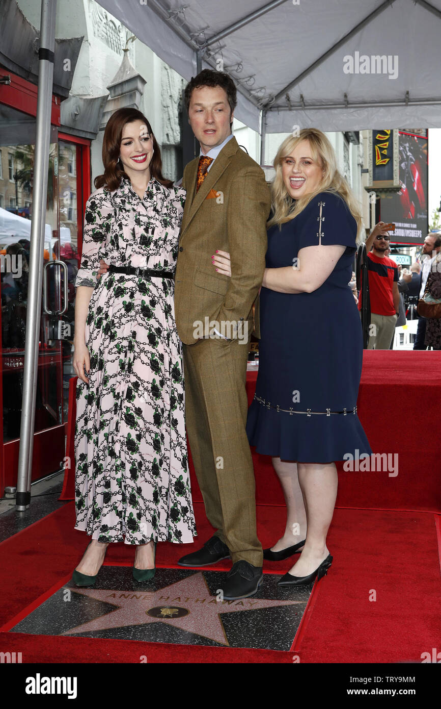 Anne Hathaway Star Ceremony on the Hollywood Walk of Fame on May 9, 2019 in  Los Angeles, CA Featuring: Anne Hathaway, Chris Addison, Rebel Wilson  Where: Los Angeles, California, United States When:, image size:866x1390