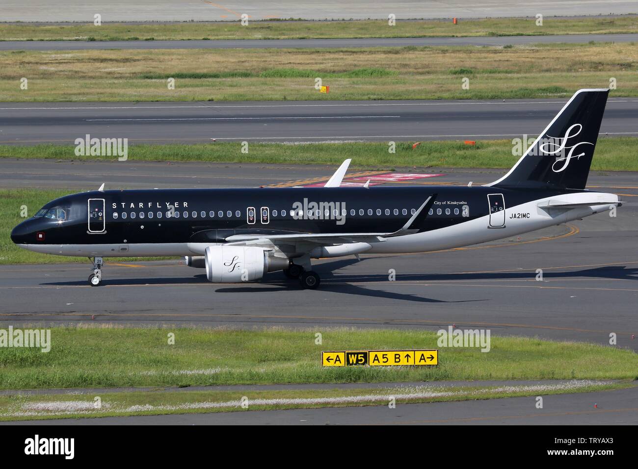 Tokyo Japan 22 May 2014 Starflyer Flugzeug Airbus A320 At Tokyo Haneda Airport Hnd In Japan Usage Worldwide Stock Photo Alamy