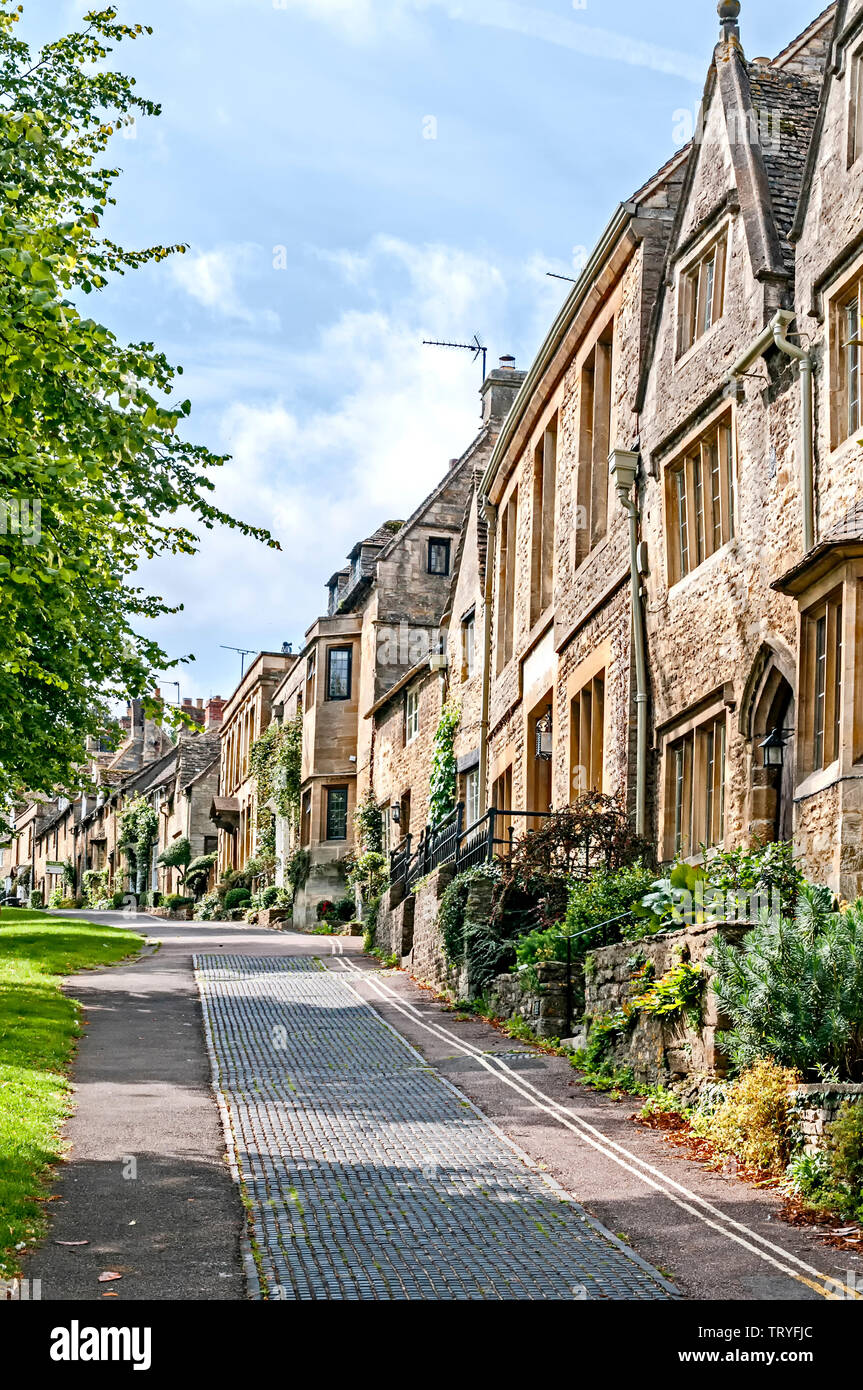 Burford (England, Cotswolds) High Street; Straße in Burford Stock Photo