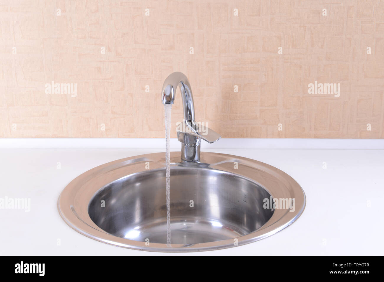 Water tap and sink in modern kitchen Stock Photo - Alamy
