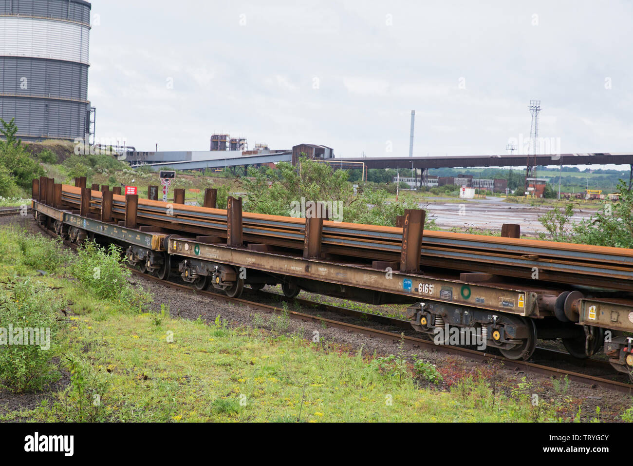 Long railtrack ready for export to France at Scunthorpe Steel Works Stock Photo