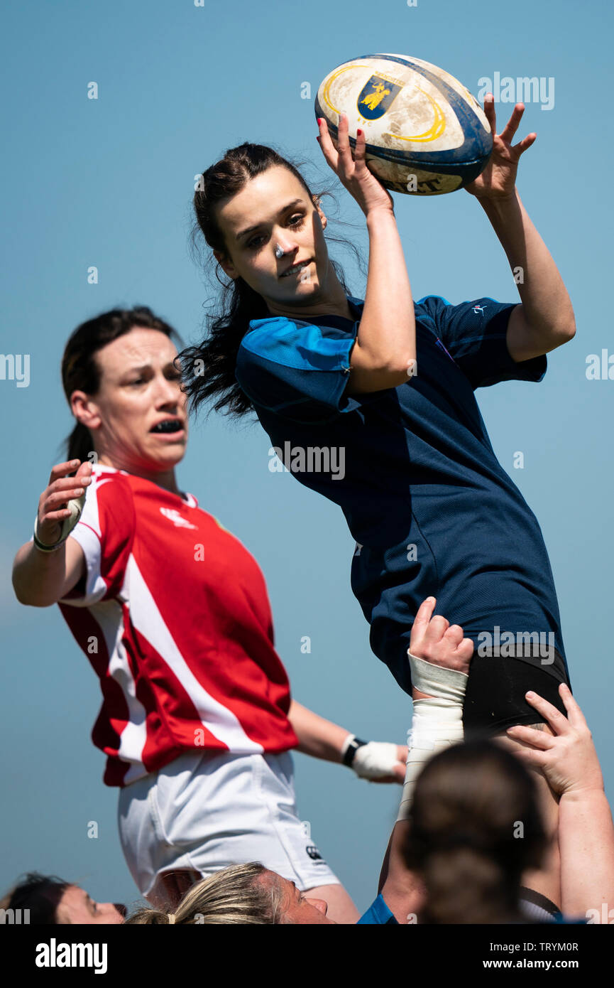 Catchin rugby ball hires stock photography and images Alamy