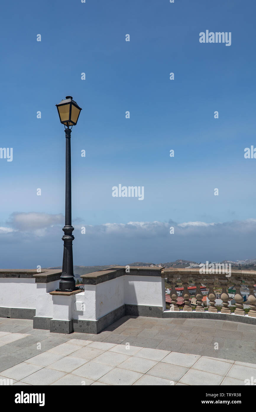 Eine Laterne an der Aussichtsplattform in Firgas auf Gran Canaria Stock Photo