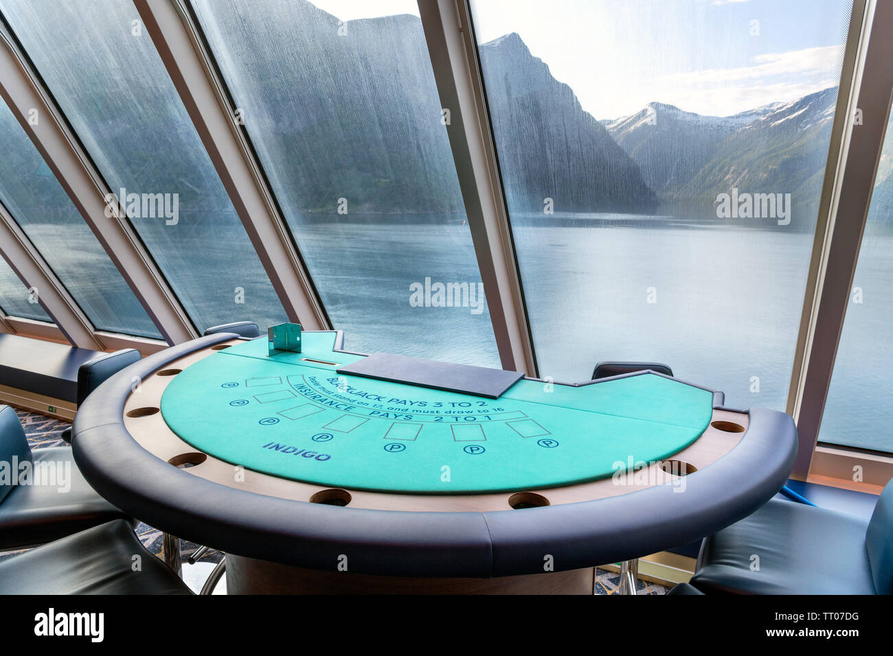 Norwegian Fjords Cruise. Blackjack table in the Indigo Casino on the TUI cruise ship Marella Explorer, Sunnylvsfjorden, Sunnmøre, Møre og Romsdal, Nor Stock Photo