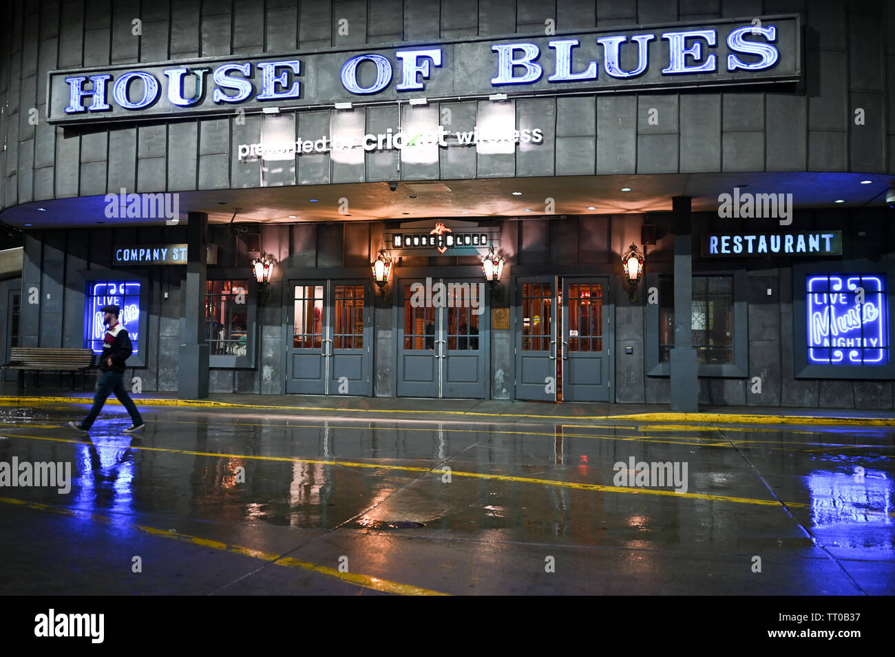House of Blues by night in downtown Chicago. House of Blues is a chain of live music venues and restaurants in the US. Stock Photo