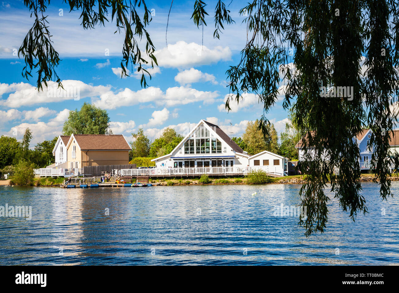 Luxury holiday homes around Spring Lake in the Cotswold Water Park, South Cerney