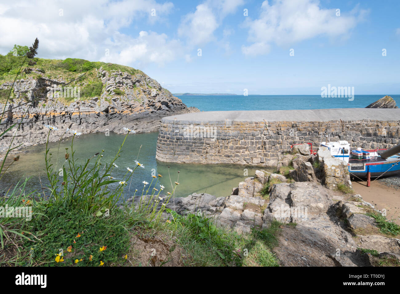 Pembrokeshire rocks hi-res stock photography and images - Alamy