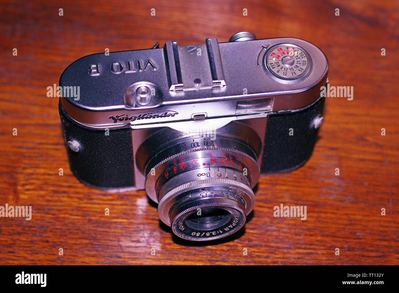 Voigtlander vintage film camera 1954 Stock Photo - Alamy