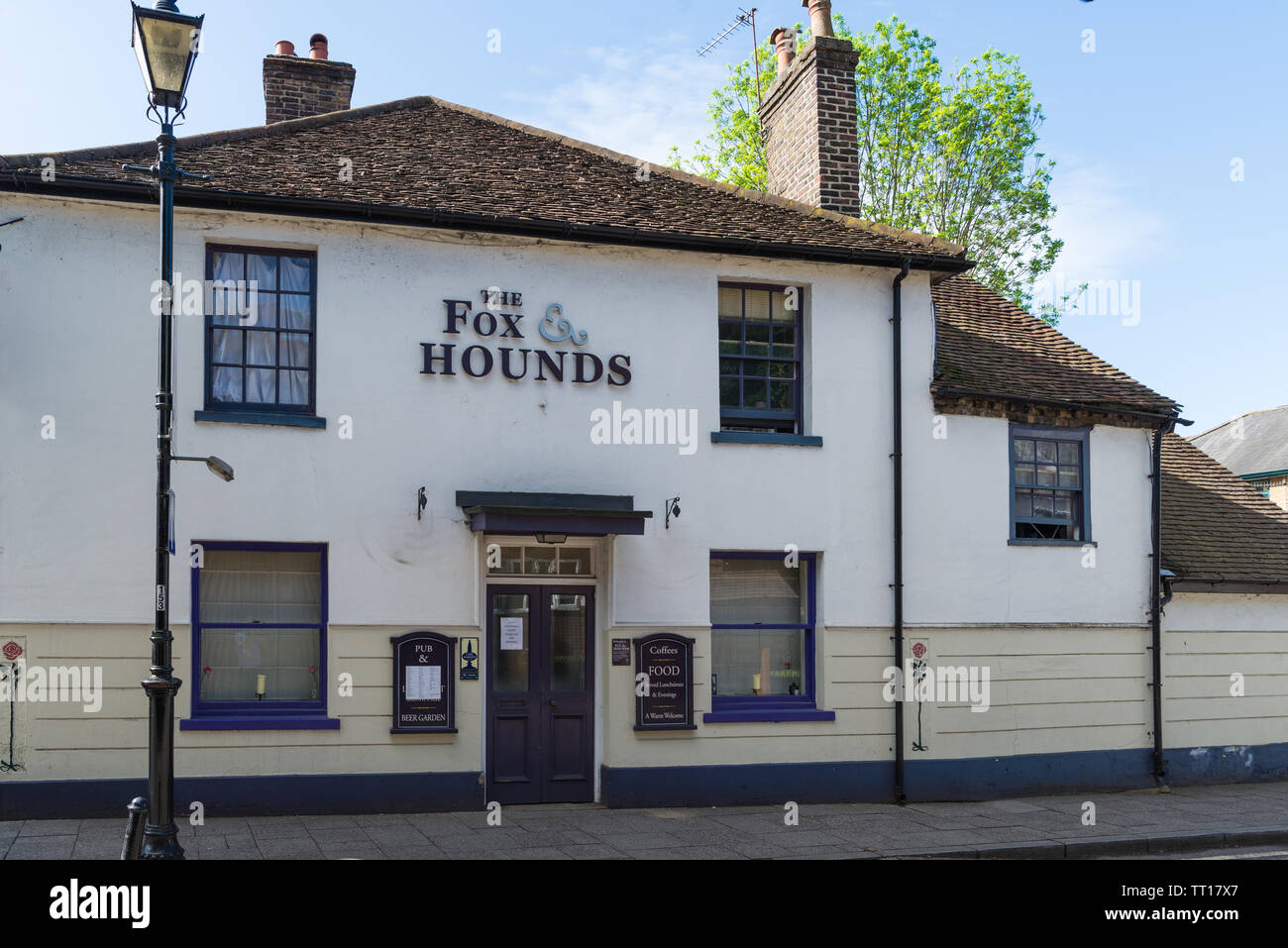 The Fox and Hounds public house in High Street, Rickmansworth Stock Photo