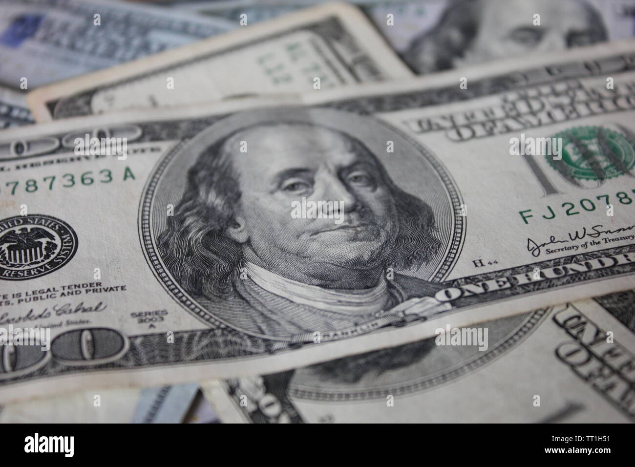 Paper bills one dollar hi-res stock photography and images - Alamy