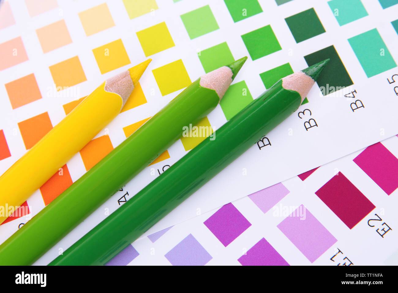 Different shades of blue pencils hi-res stock photography and images ...