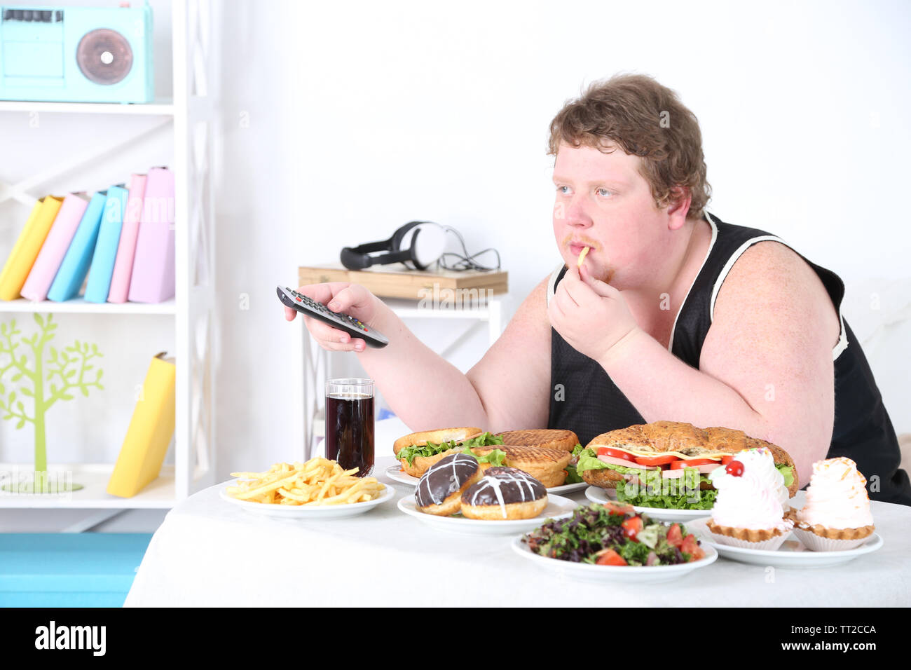 Fat man watching tv hi-res stock photography and images - Alamy