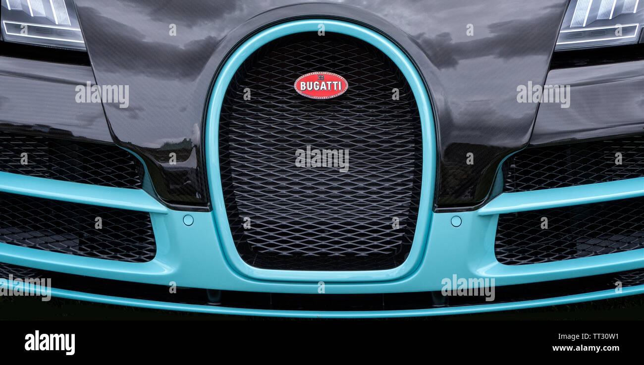 Bugatti Veyron radiator grill Stock Photo - Alamy