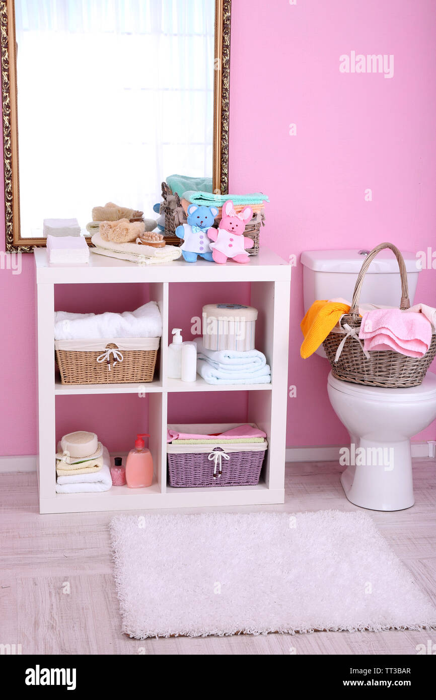 Shelves in bathroom Stock Photo - Alamy