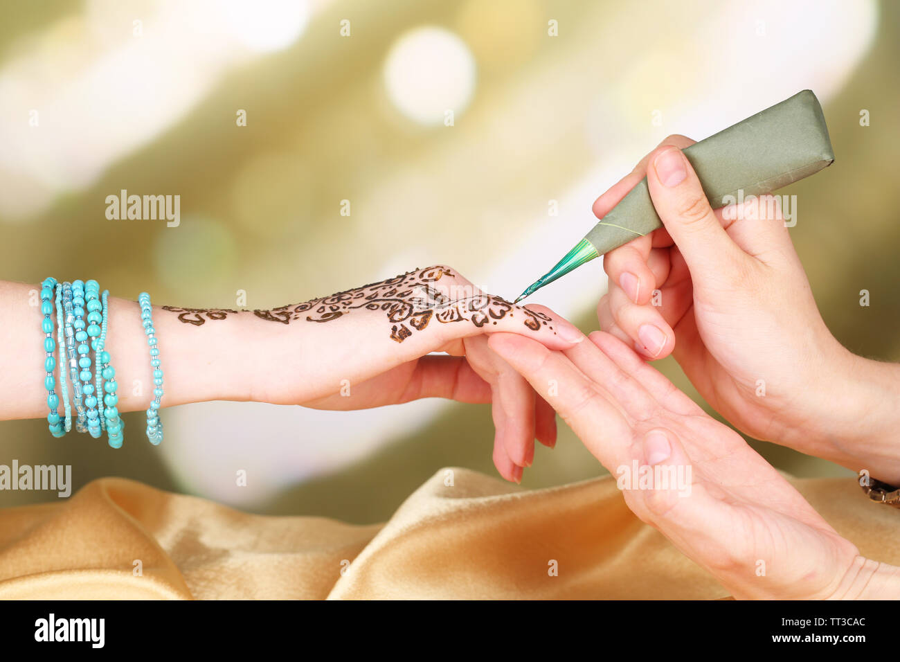 Mehndi Design Alternatives for Eid 2020 During Lockdown? These Henna Powder  Replacements Are Perfect to Apply on Hands and Feet for Eid Al-Fitr | 🛍️  LatestLY