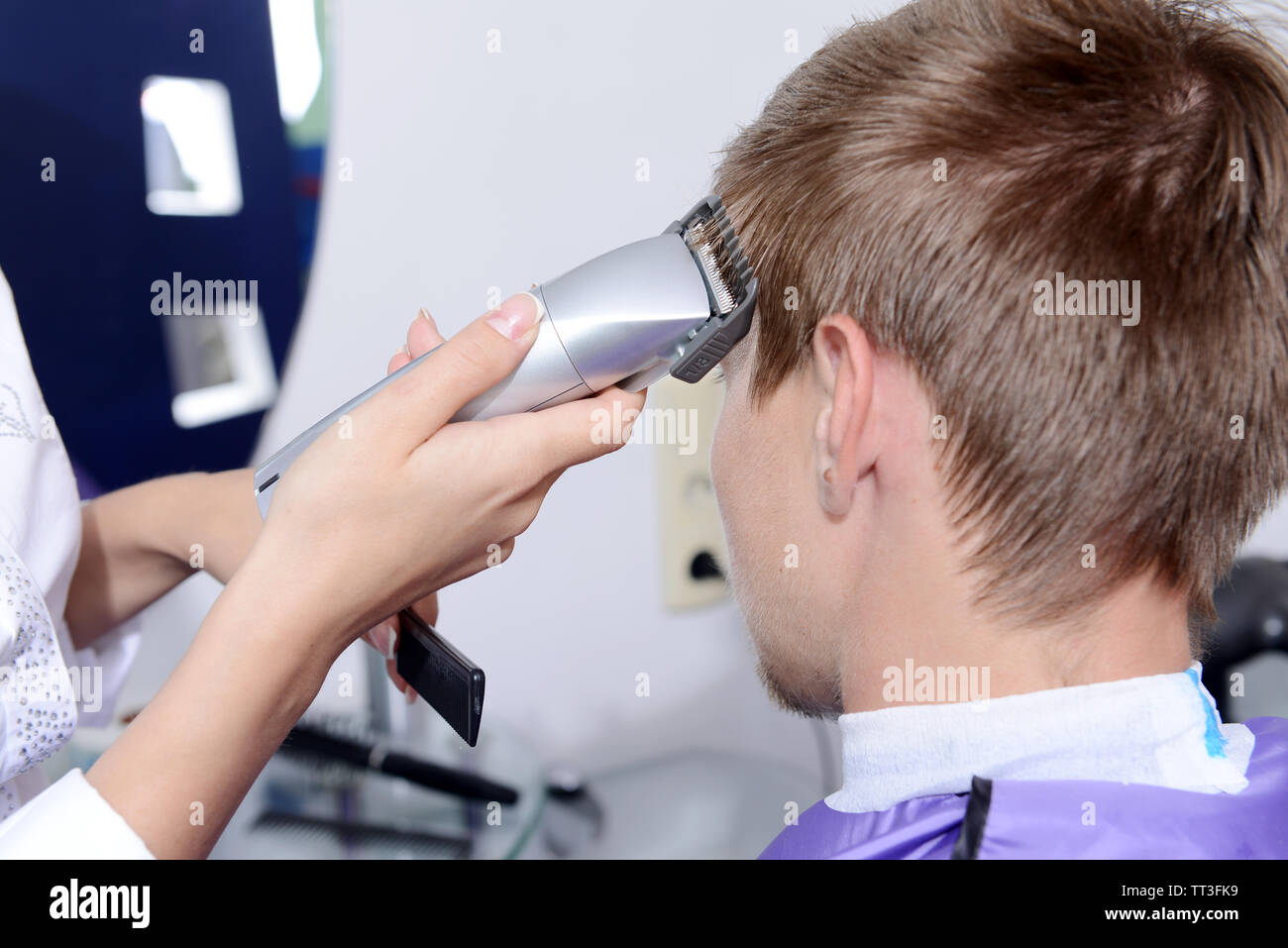 Young man in beauty salon Stock Photo - Alamy