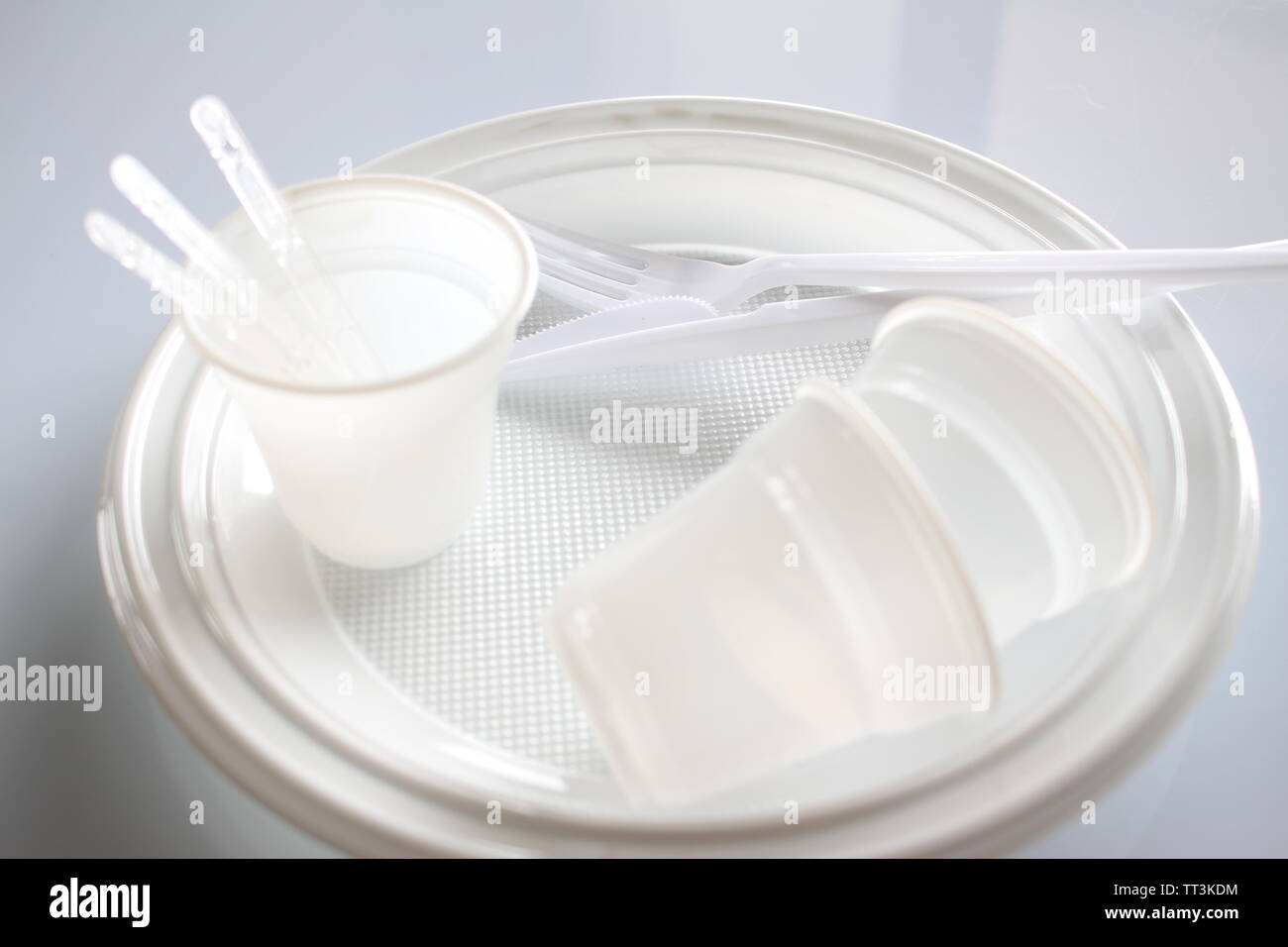 disposable plastic plates